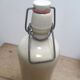 Bouteille en grès vernissée blanche