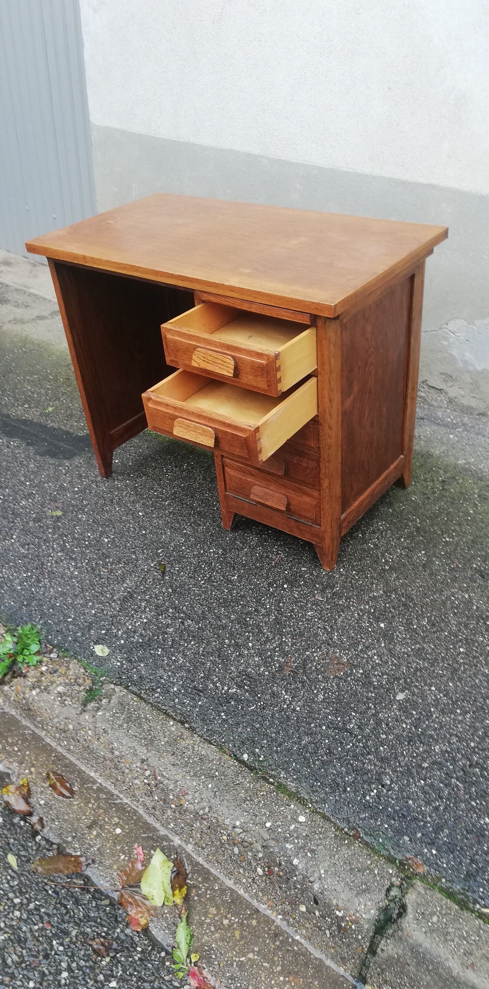 Vintage desk 2 drawers 1 locker