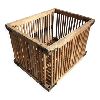 Box basket cage of spinning nineteenth with wooden bars