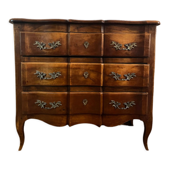 Classic chest of drawers