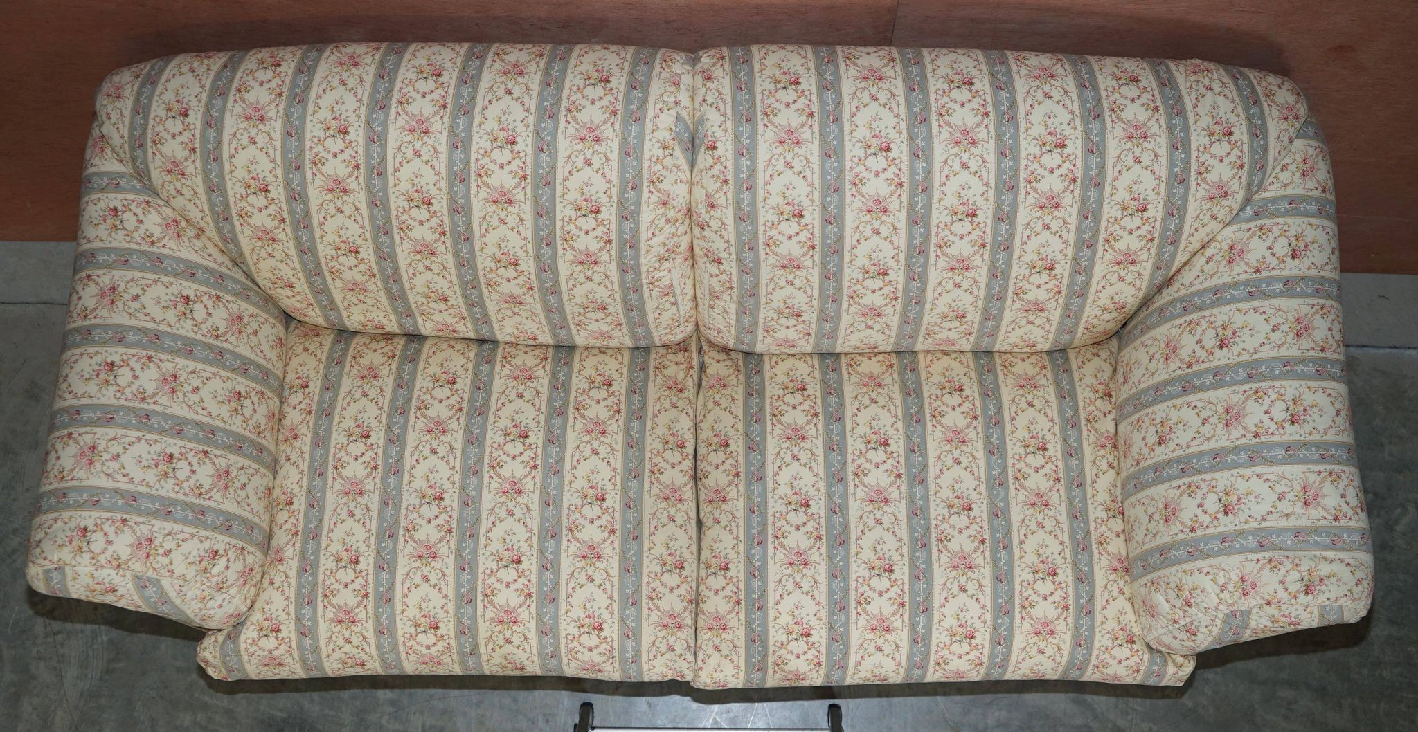 Large canapé Antique Howard & Sons Portarlington original tapestry ticking