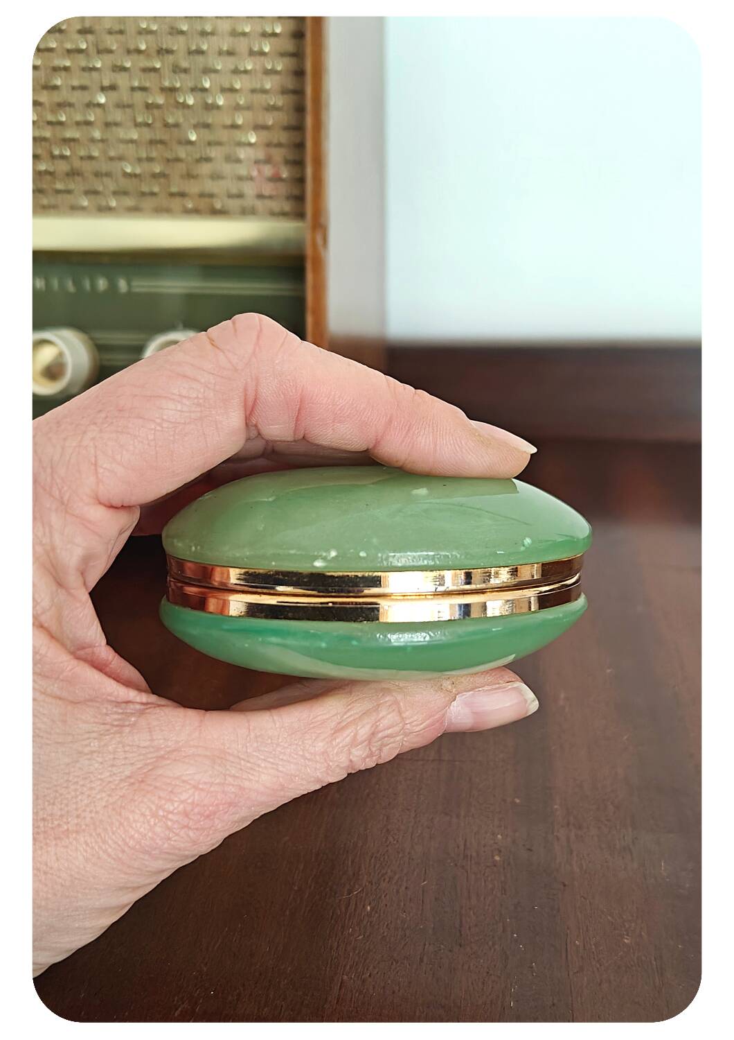 Boîte à bijoux italienne en albâtre ovale vert des années 1950