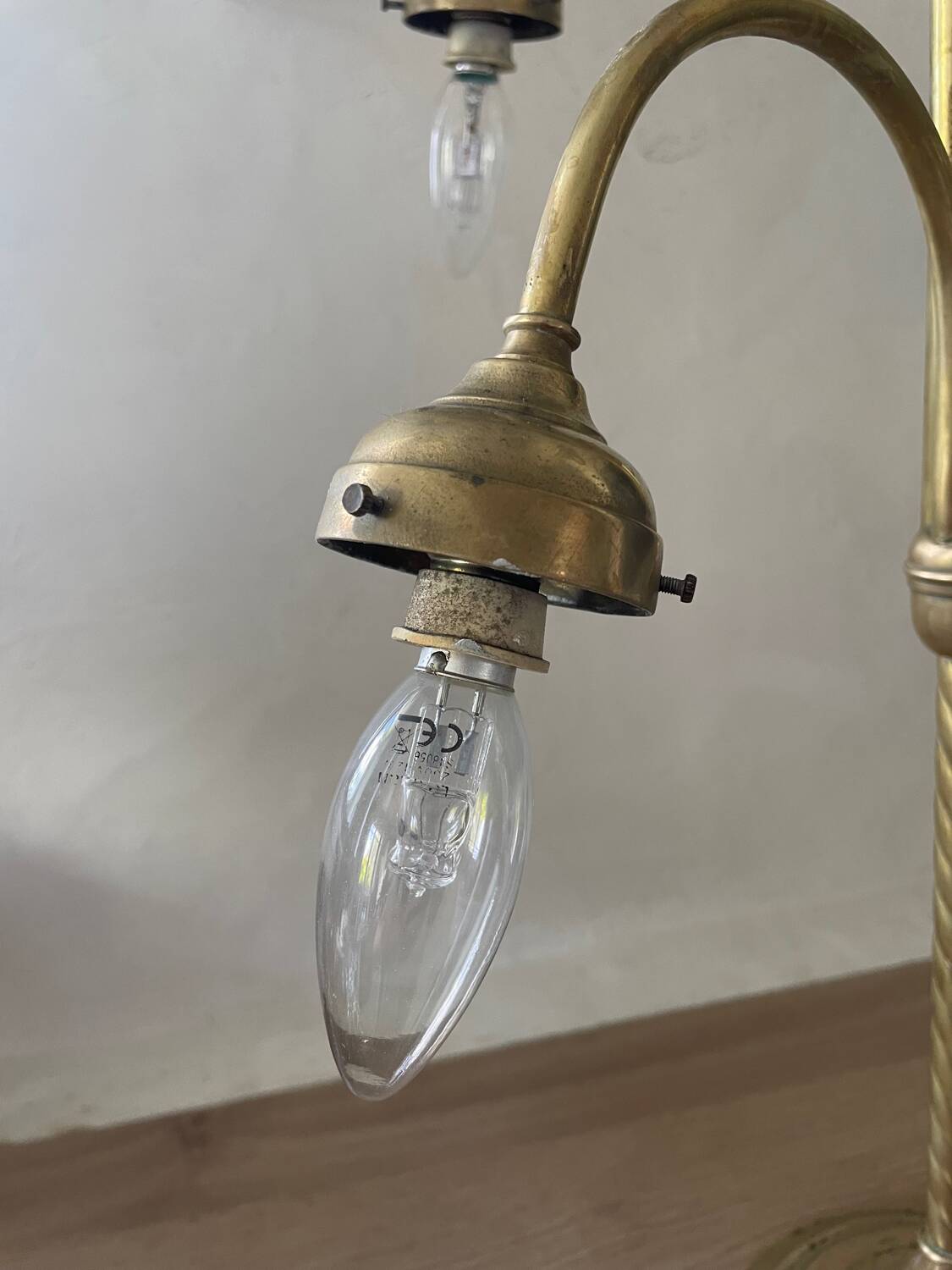 Vintage 4-light brass lamp