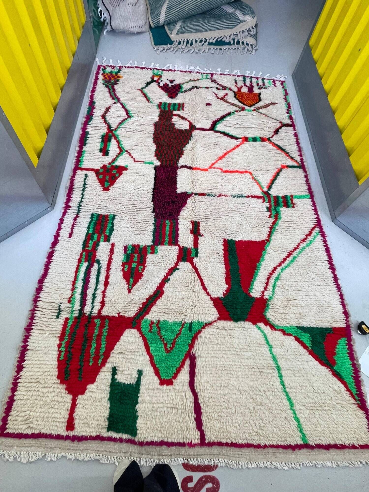 Moroccan Berber rug in cream wool, abstract patterns - 263x160 cm