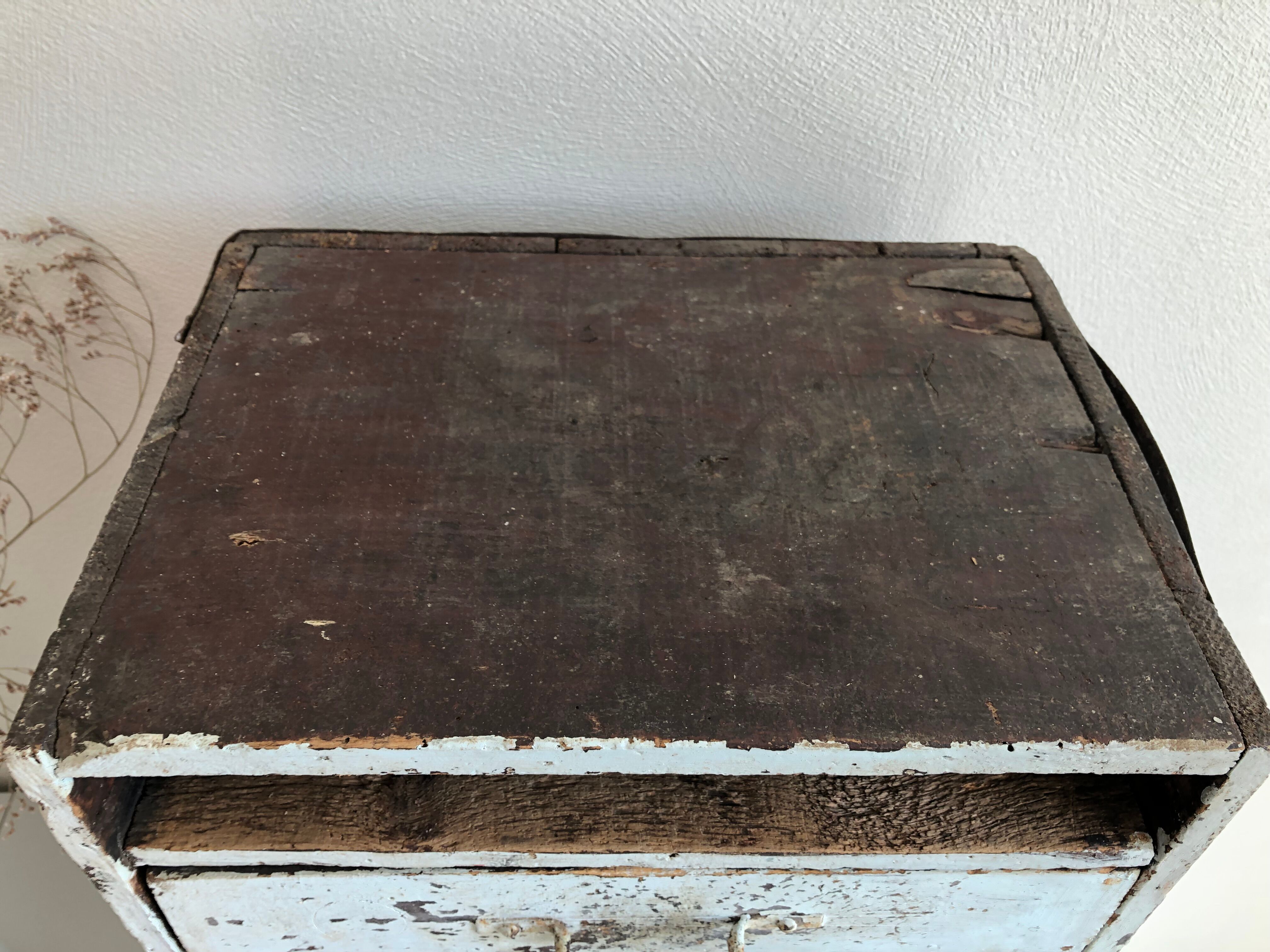 Small drawers furniture skated