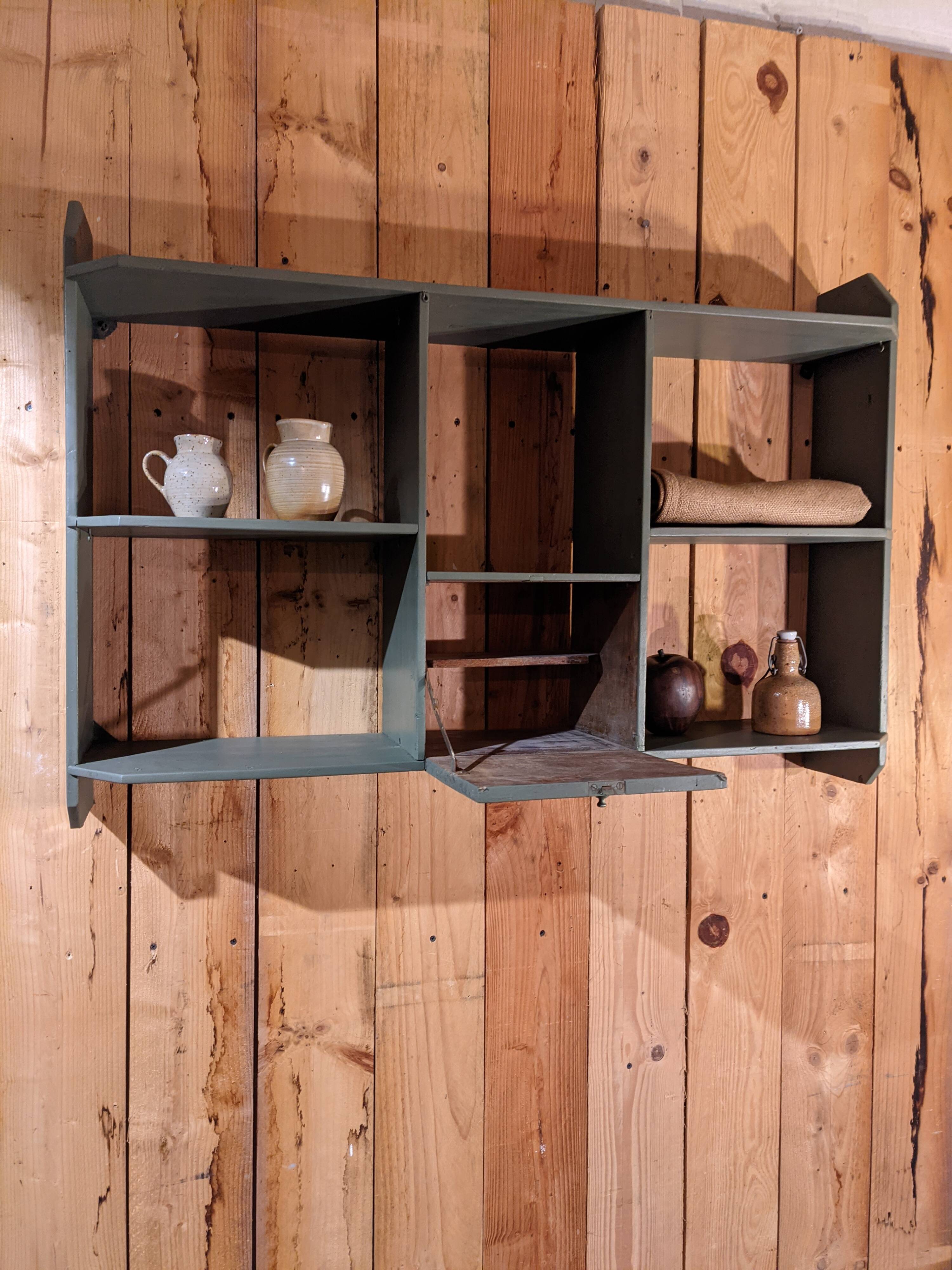 Wall shelf with lockers