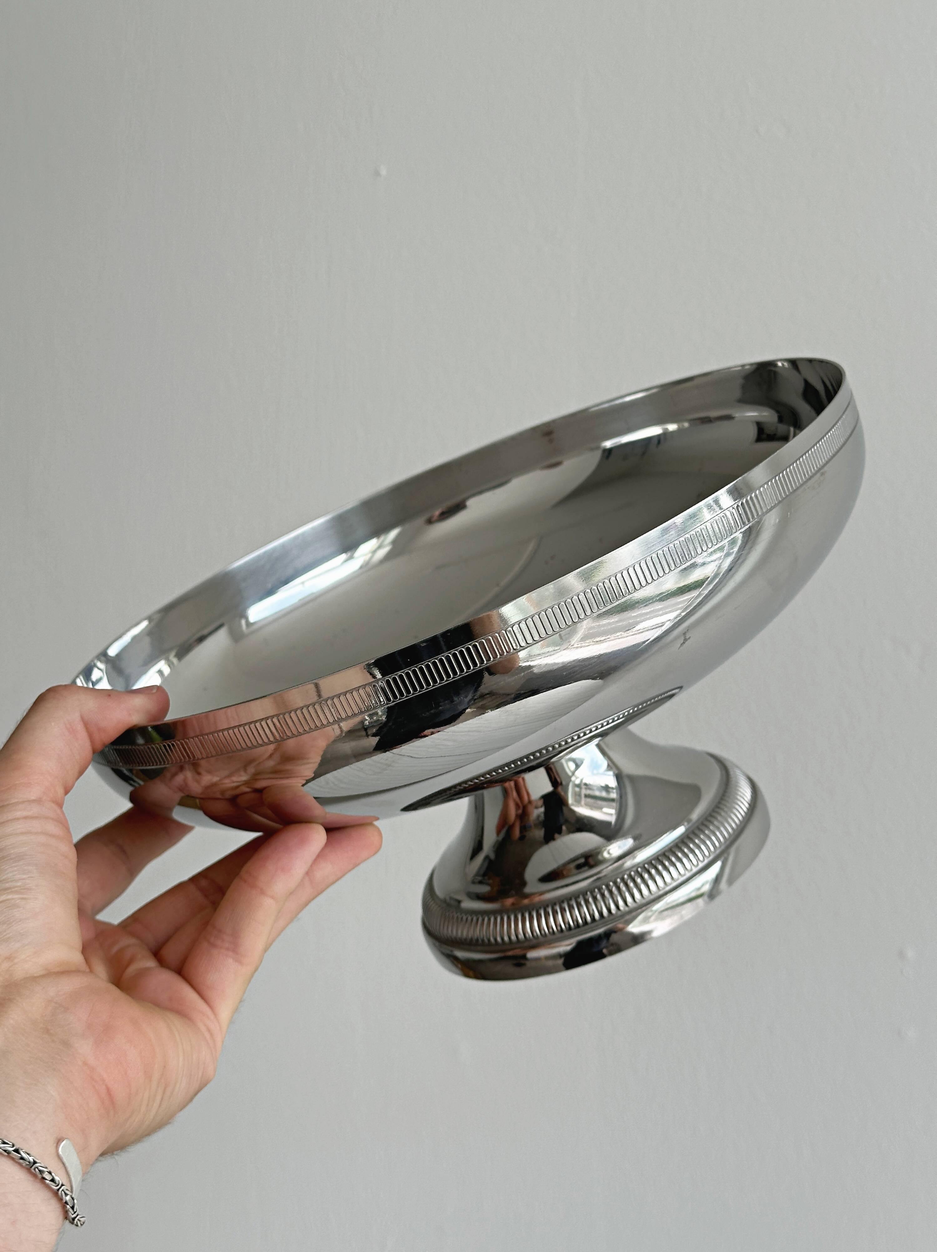 Coupe sur pied en métal inox argenté