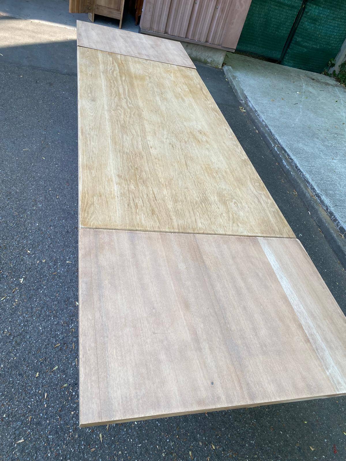 Renovated extendable farmhouse dining table made of solid raw oak from the 1950s.