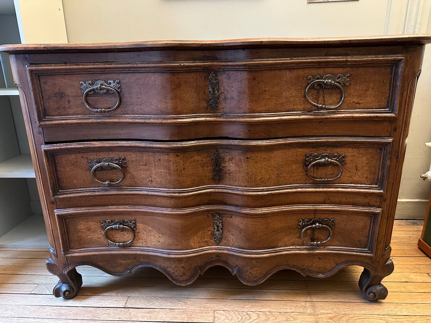 18th century walnut chest of drawers