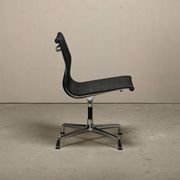 Eames Aluminum Group EA106 Dining Chairs in Black Netweave Mesh, Vitra