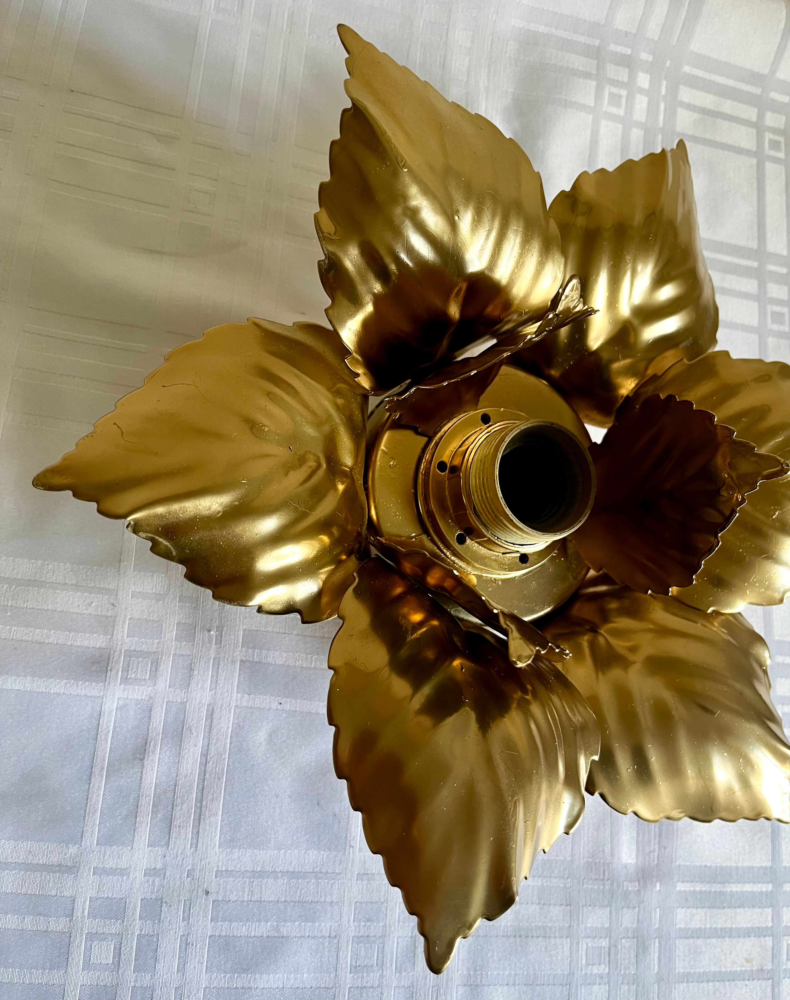 Golden flower wall lamp