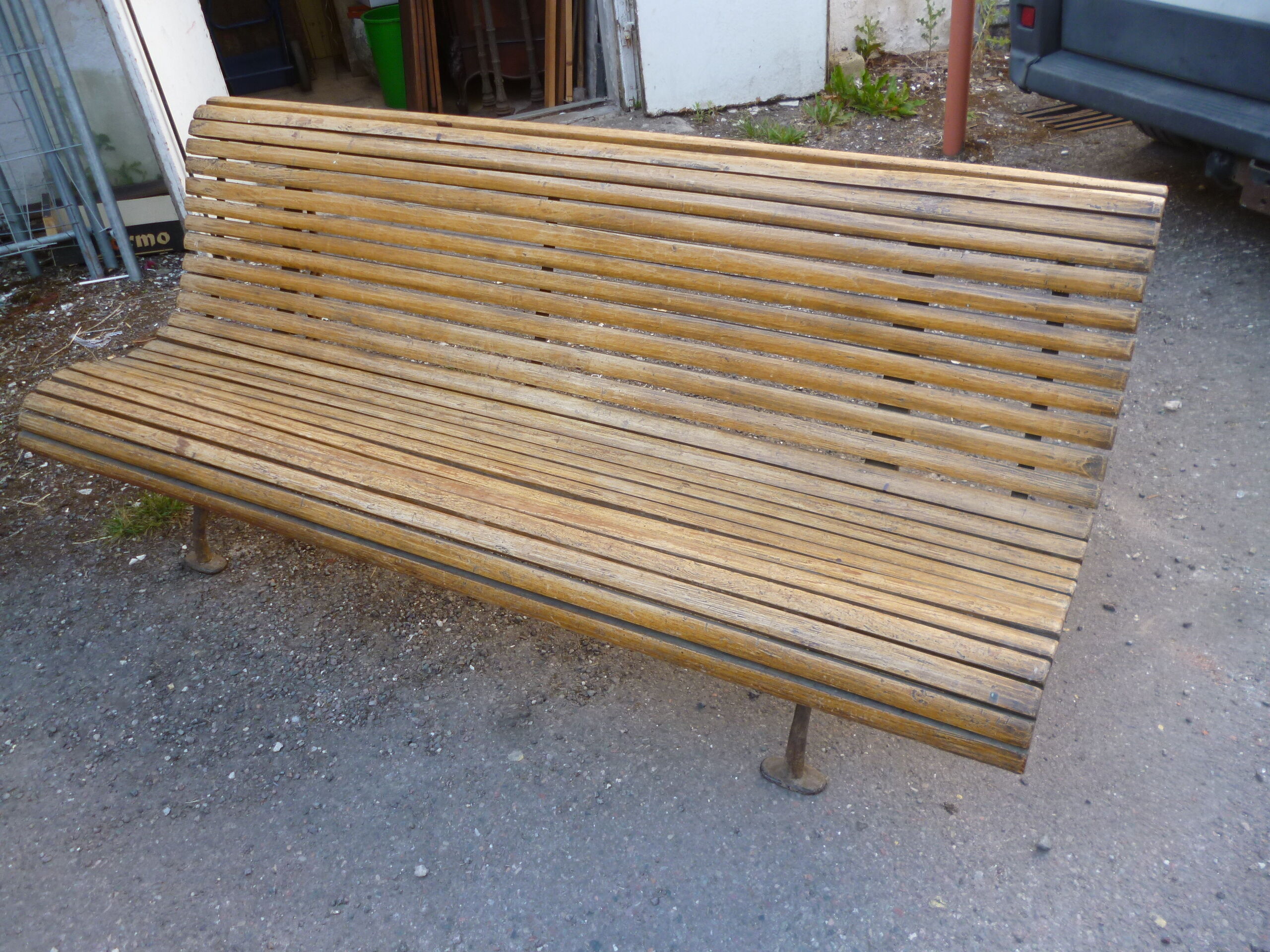 Garden bench wood and cast iron legs