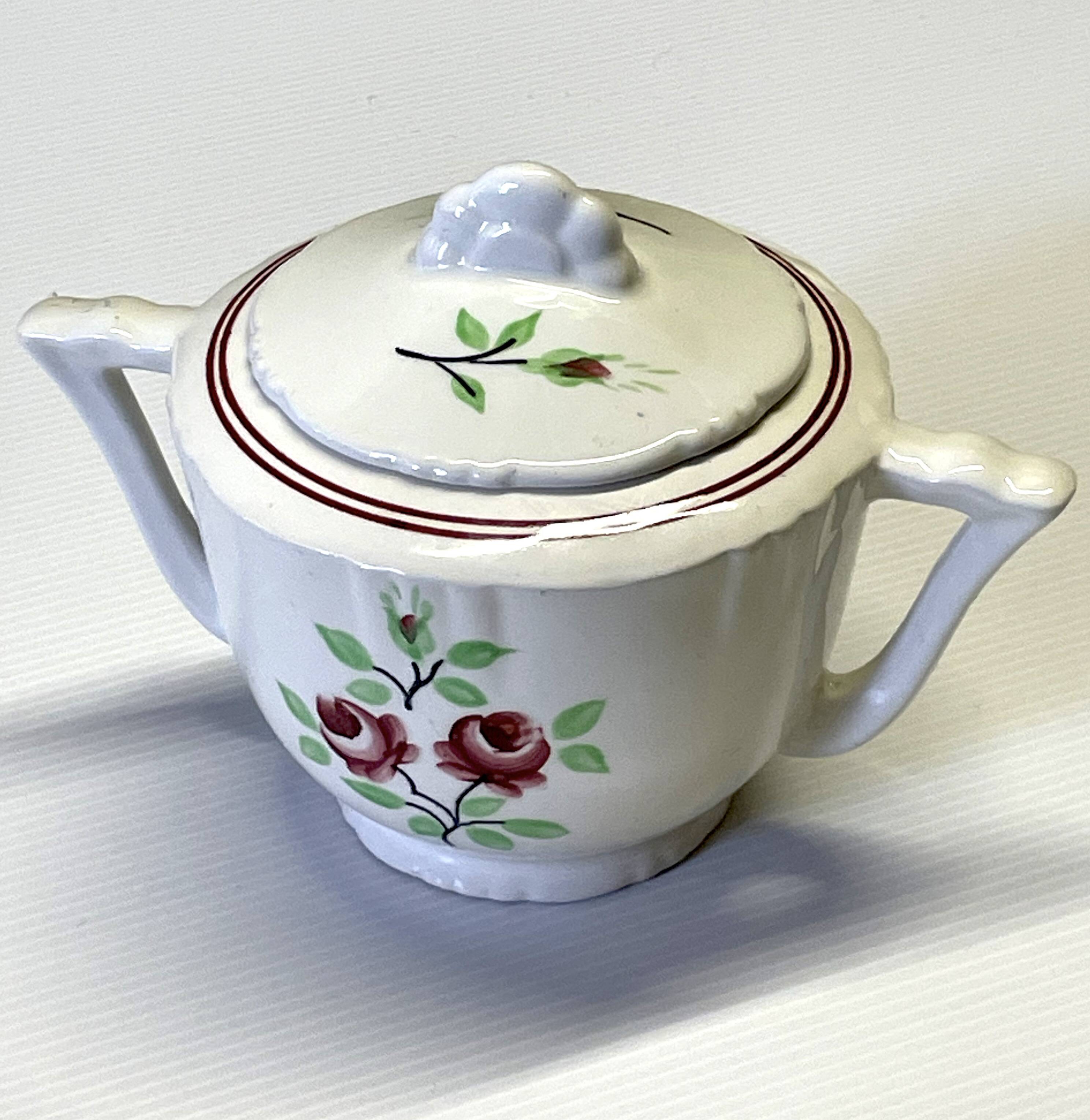 Very nice sugar bowl from Moulin des Loups in very good condition.