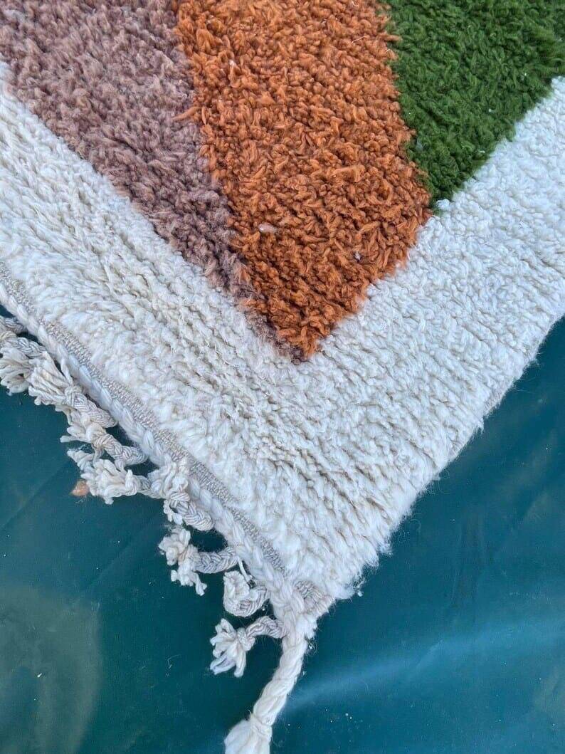 Handwoven wool Berber rug size 1.5/2.5 m
