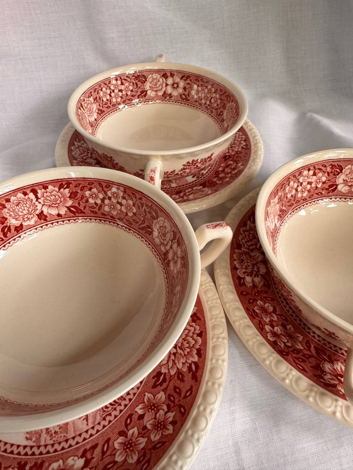 Tasses à soupe Villeroy et Boch Rusticana avec soucoupes.