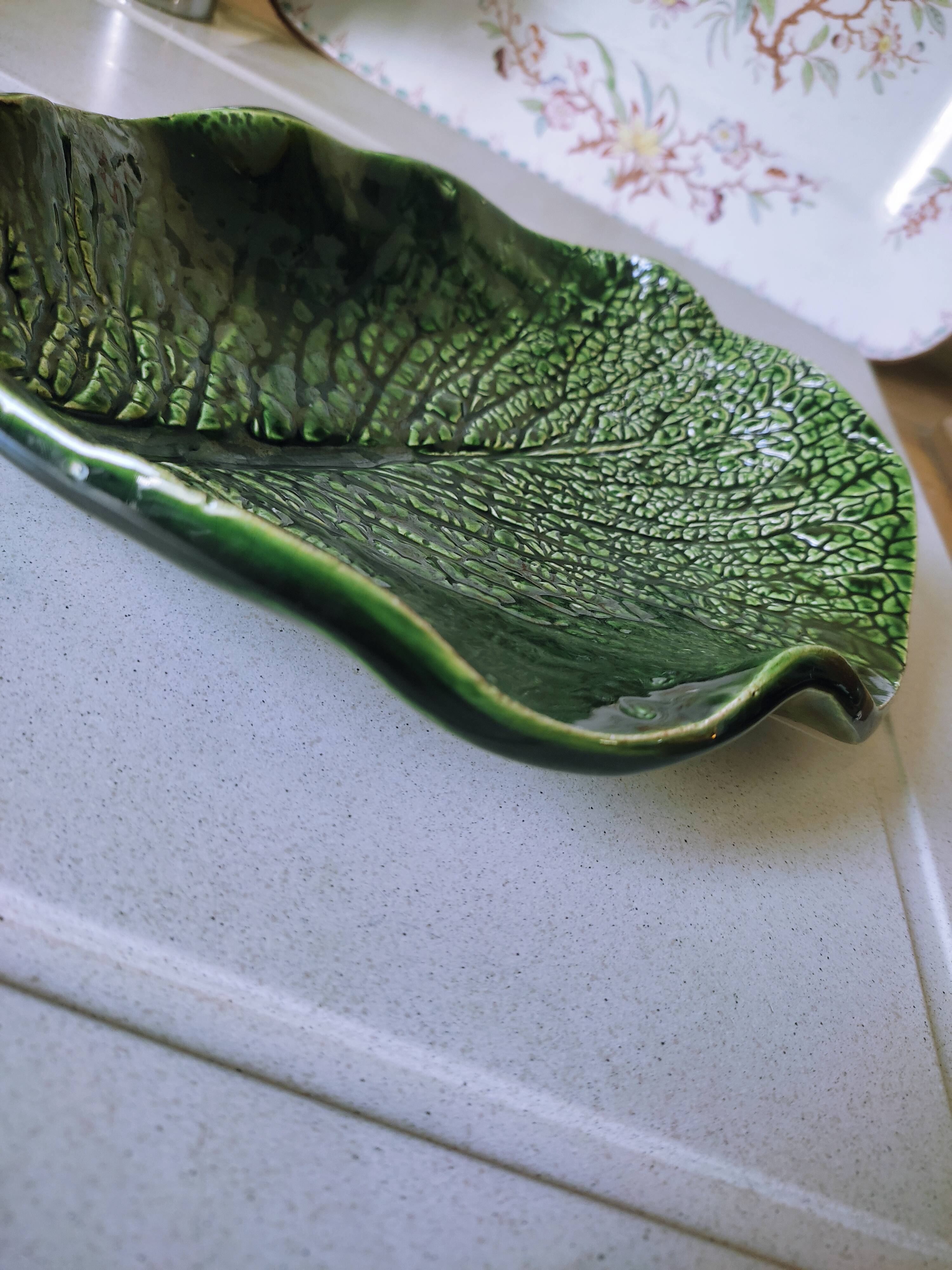 Ceramic dish cabbage leaf shape