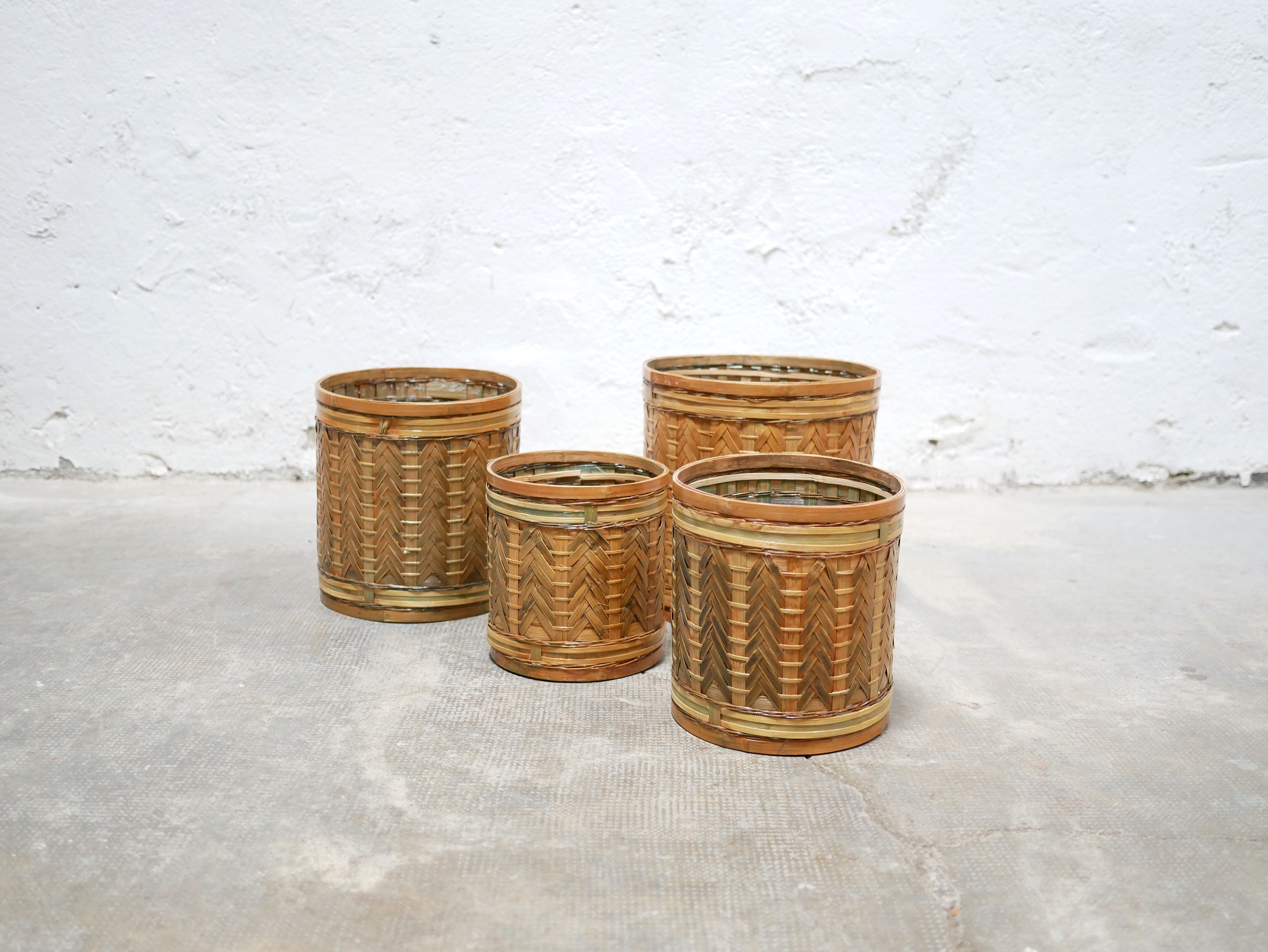 Série de 4 cache-pots corbeilles vintage en rotin