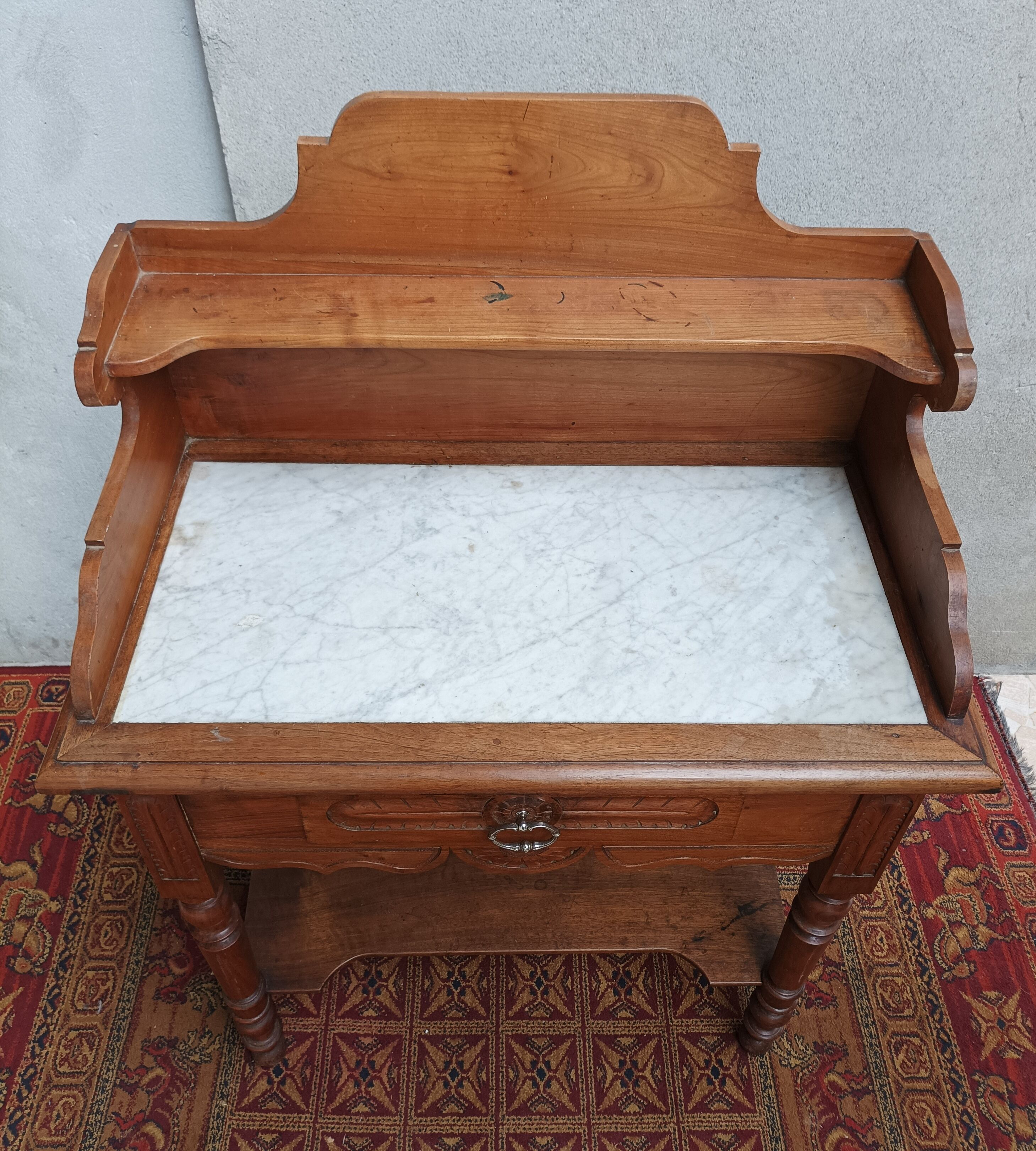 Meuble de toilette en noyer et merisier