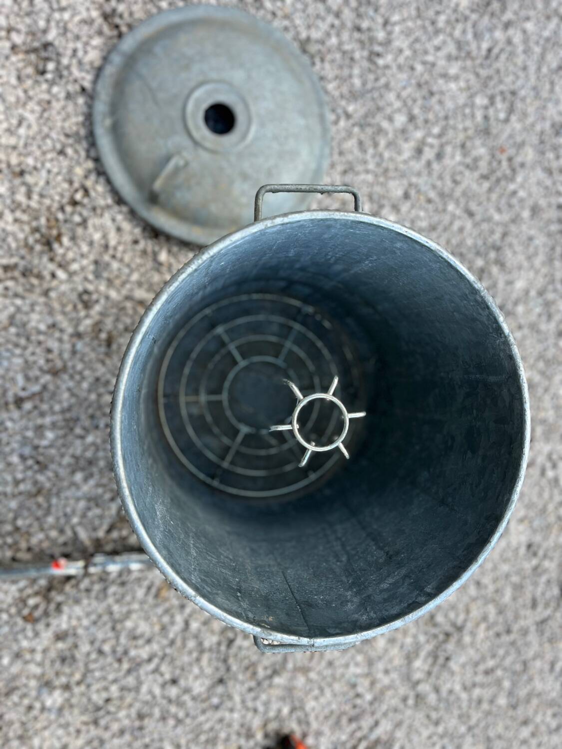 Zinc hour basin 1950