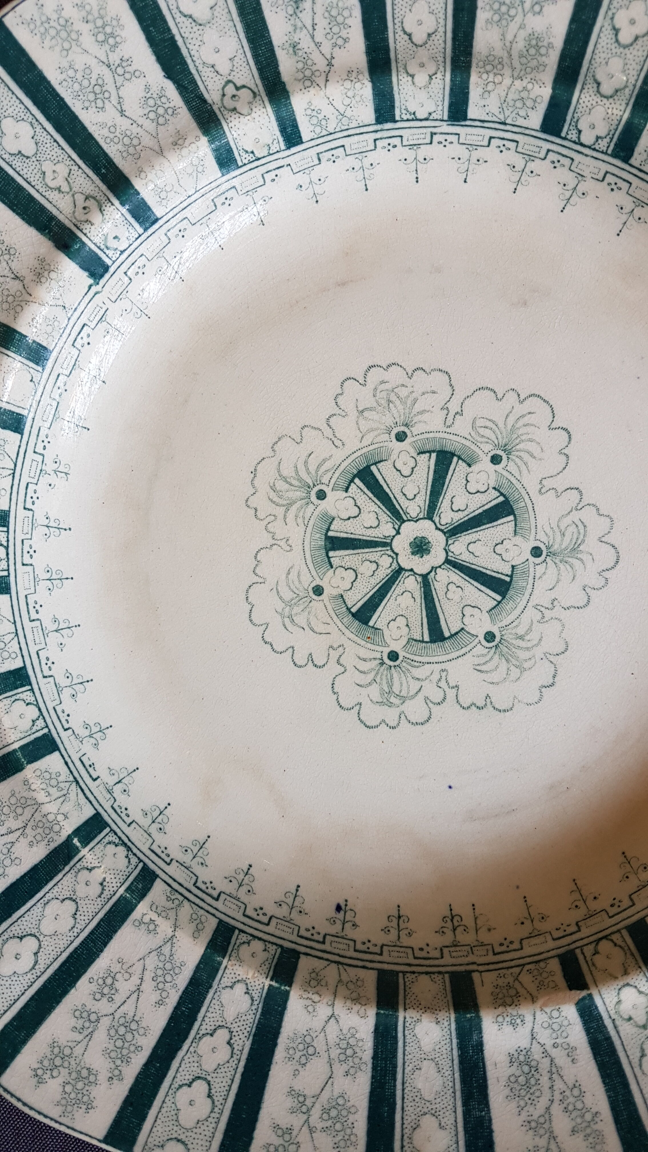 A plate made of earthenware decorated with flower crown