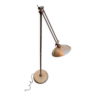 Vintage articulated floor lamp in gilded bronze and solid wood 1950