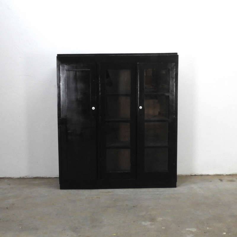 Zwarte brocante kast