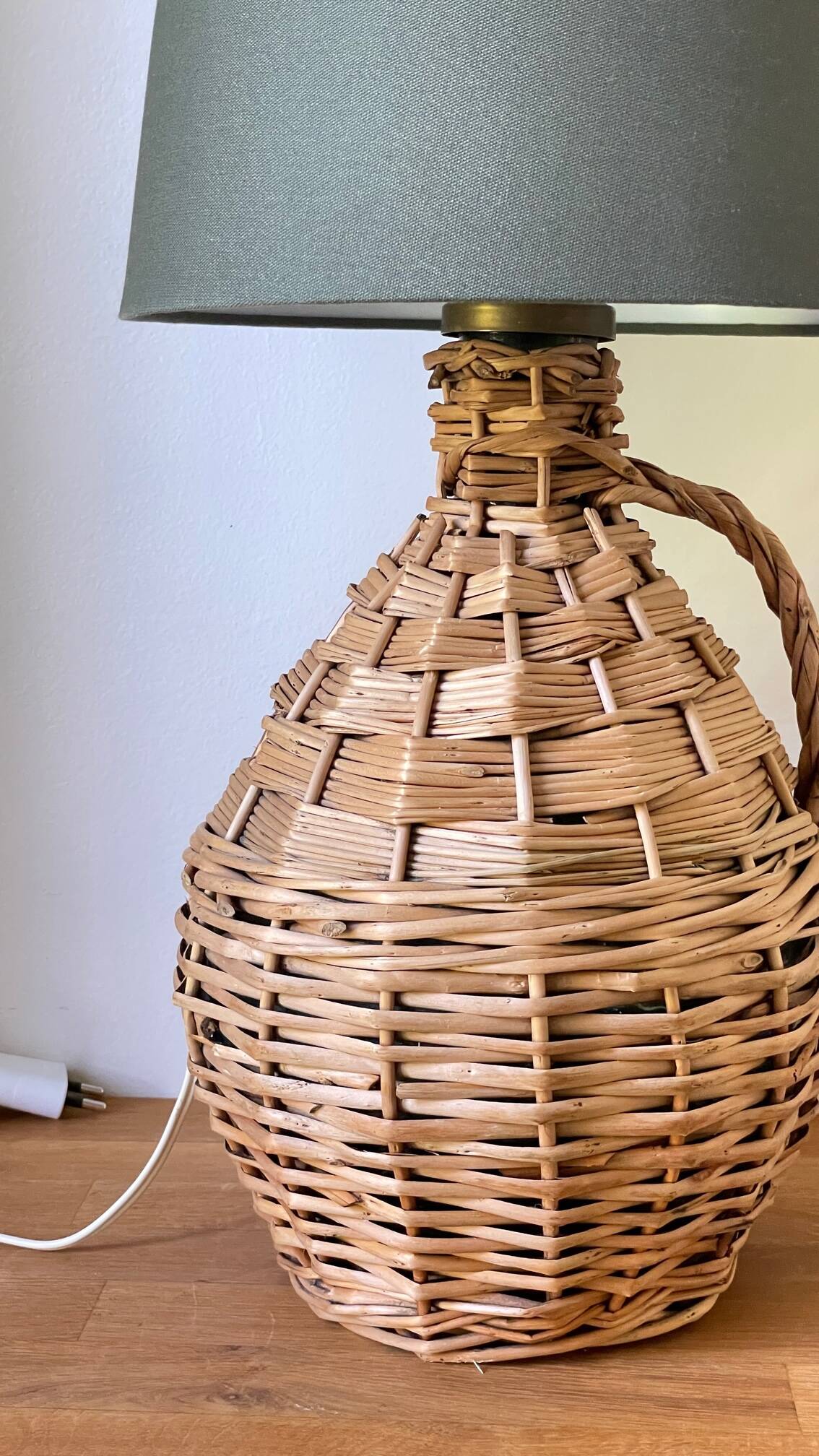 Vintage rattan Dame Jeanne lamp