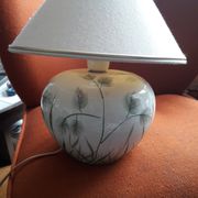 Lampe ancienne en céramique avec un décor floral