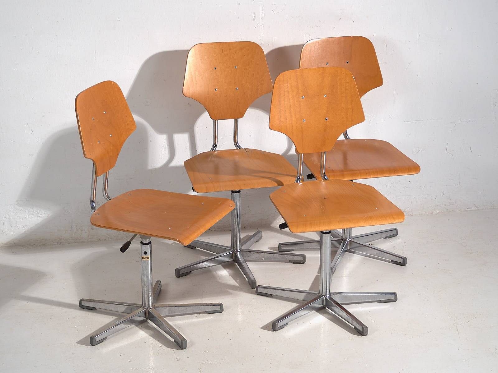 Vintage office chairs (c.1950). Set of 6 office chairs