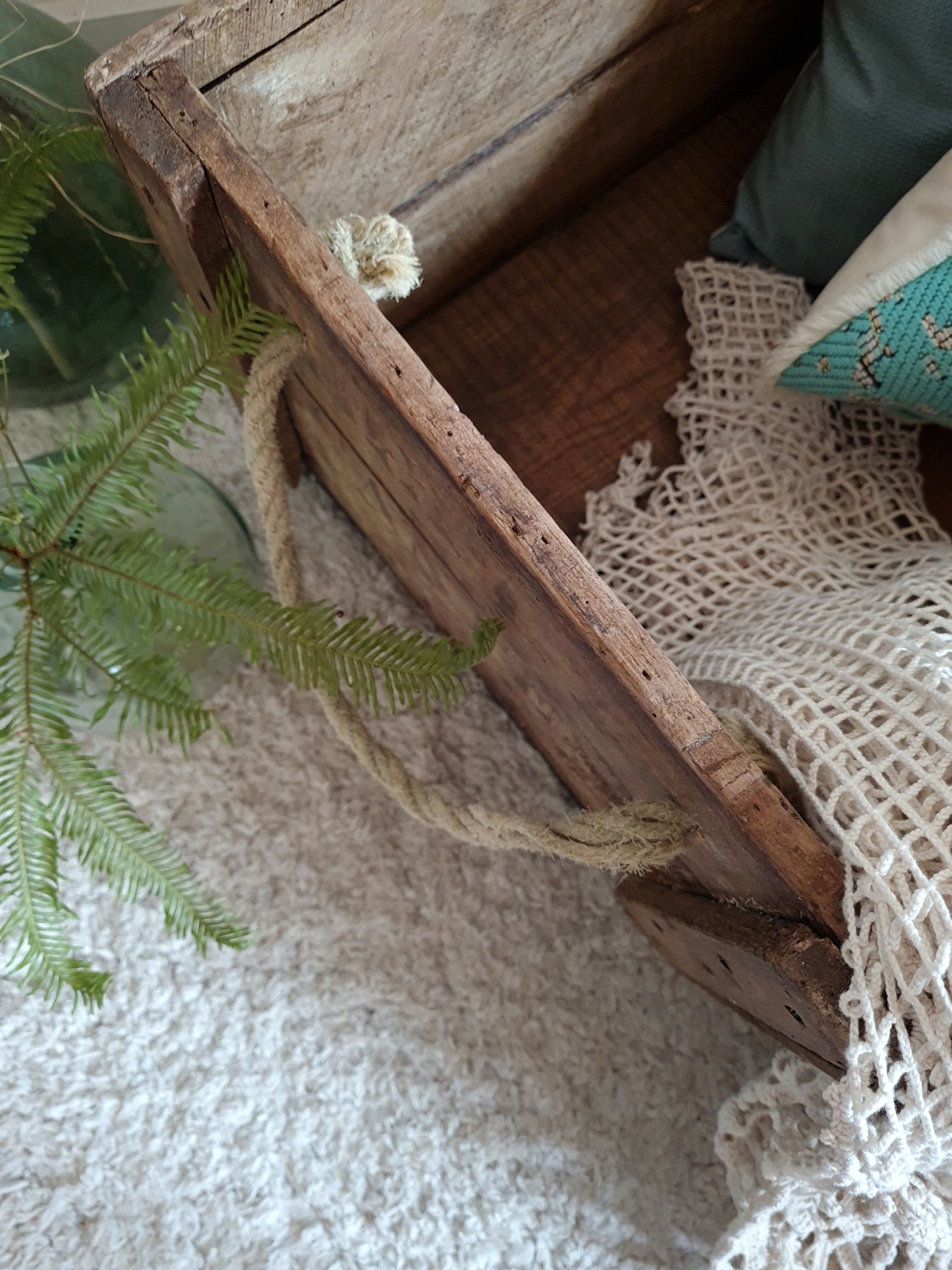 Old wooden box screen-printed Chocolate Menier