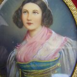 Portrait miniature medallion