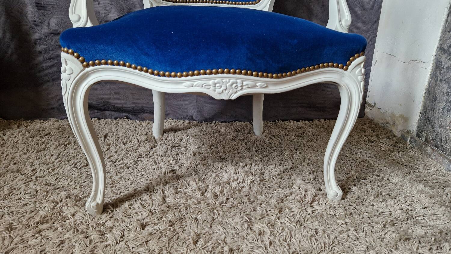 Weathered convertible armchair