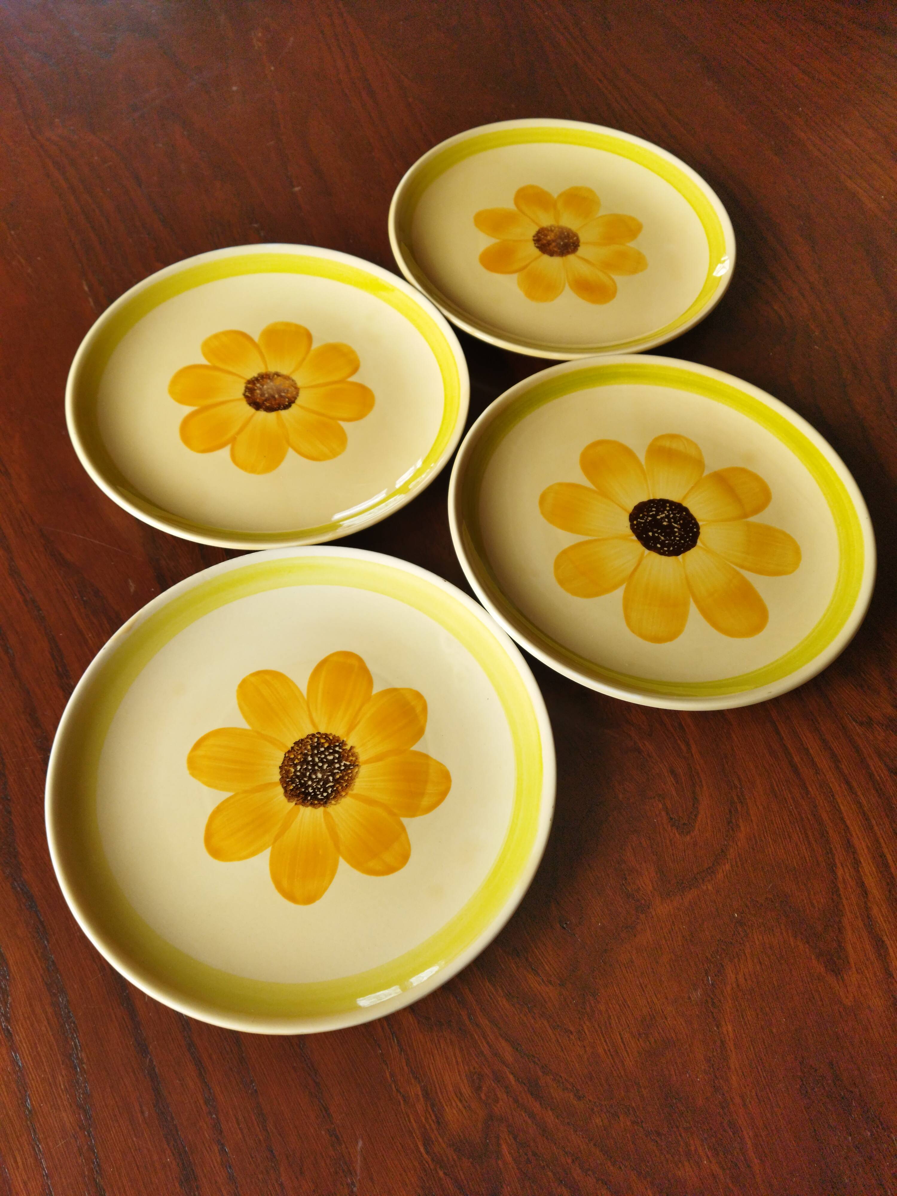 4 Gien “Soleil” dessert plates