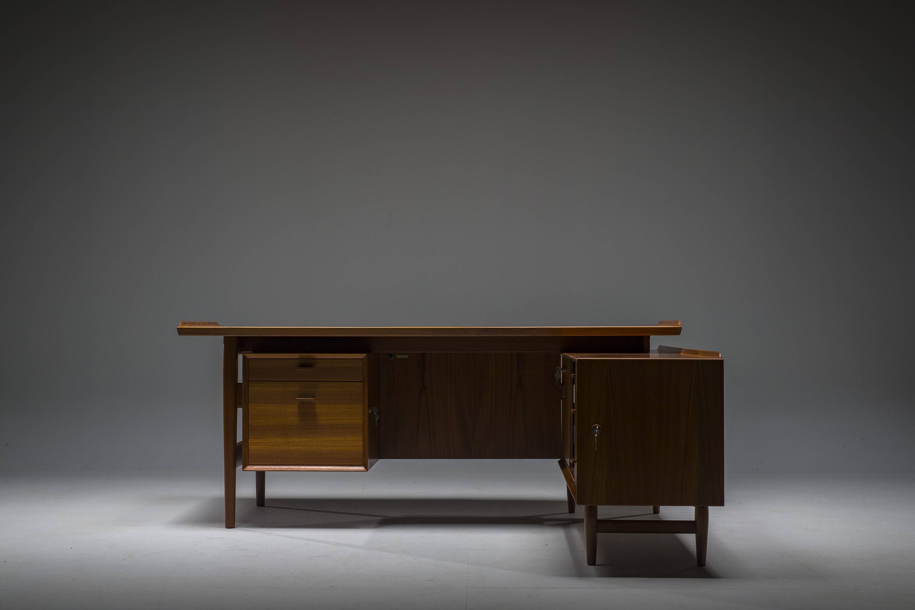 Executive Desk Model 209 in Teak by Arne Vodder for Sibast, 1955