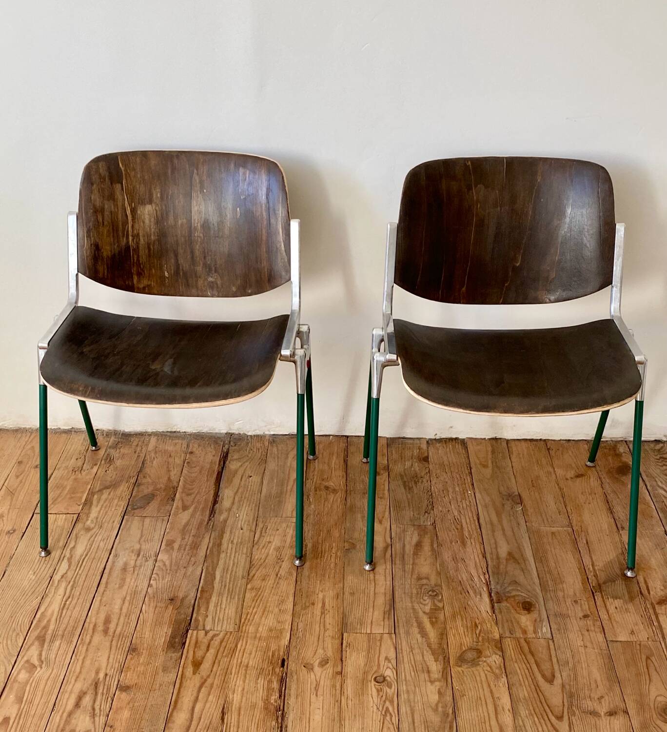 Pair of DSC 106 chairs by Giancarlo Piretti