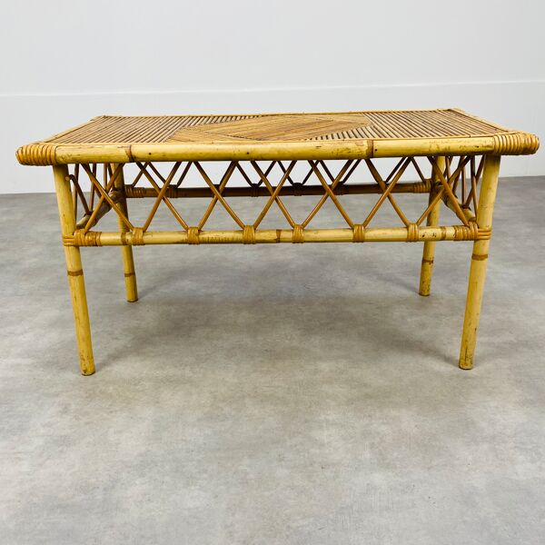 Table basse rotin années 60 et porte revue bambou