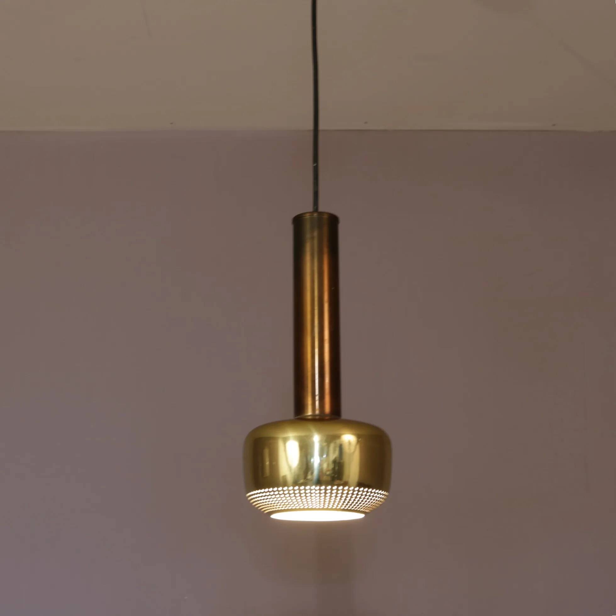 1950s VL56 lamp in brass / Vilhelm Lauritzen / Louis Poulsen, Denmark