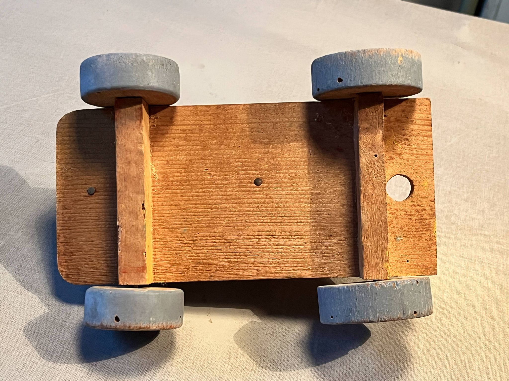 Tracteur jaune en bois, jouet ancien
