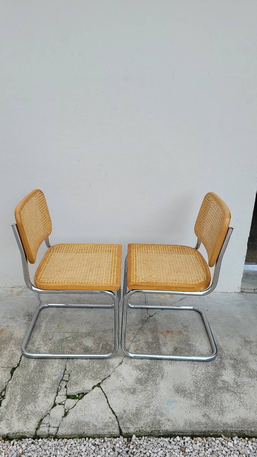 Paire de chaises Marcel Breuer modèle B32 signé Italy.