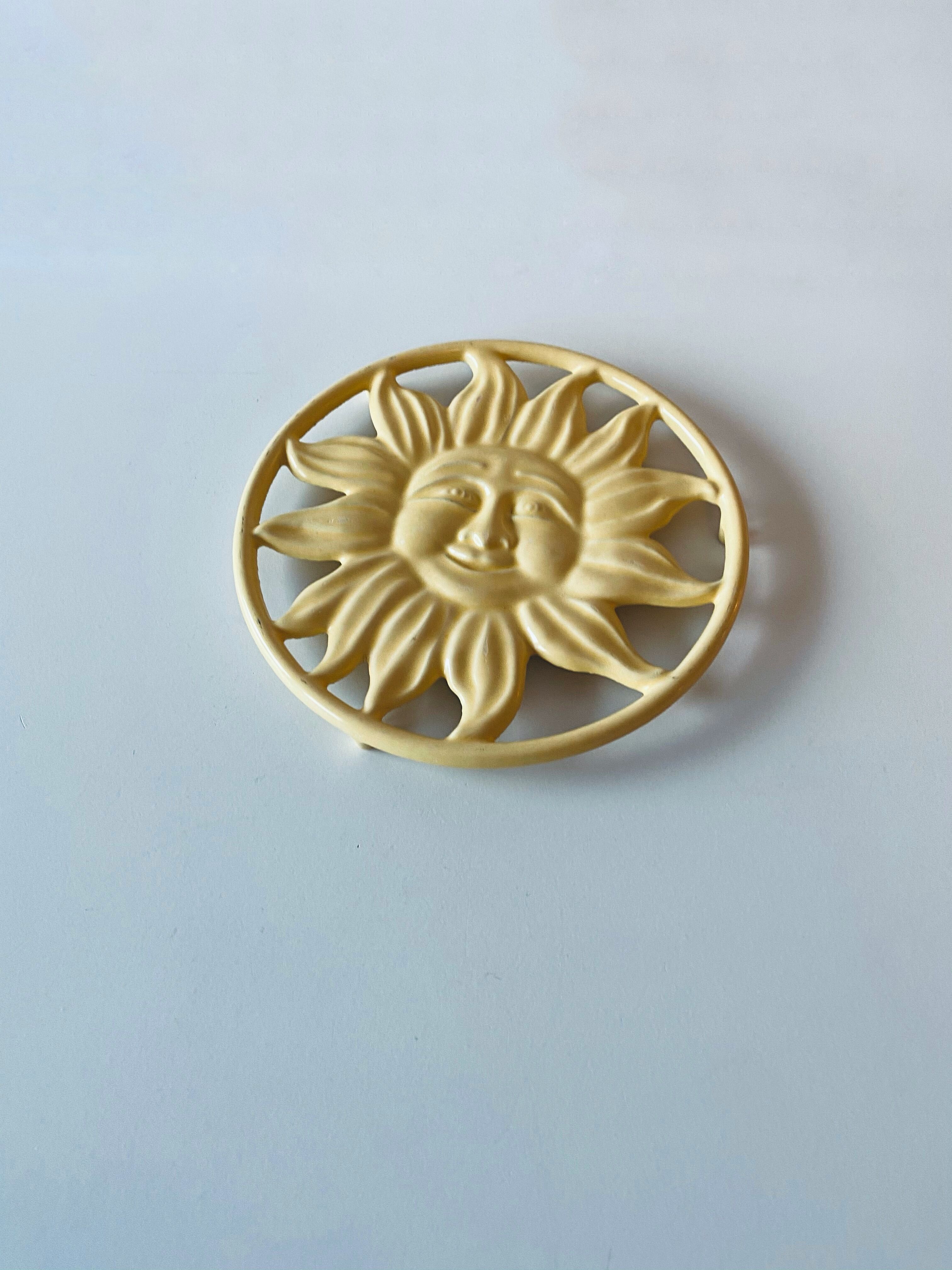 Under-the-flat cast-iron sun