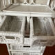 Commode en rotin blanc