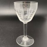 Aperitif glasses with chiseled petal pattern
