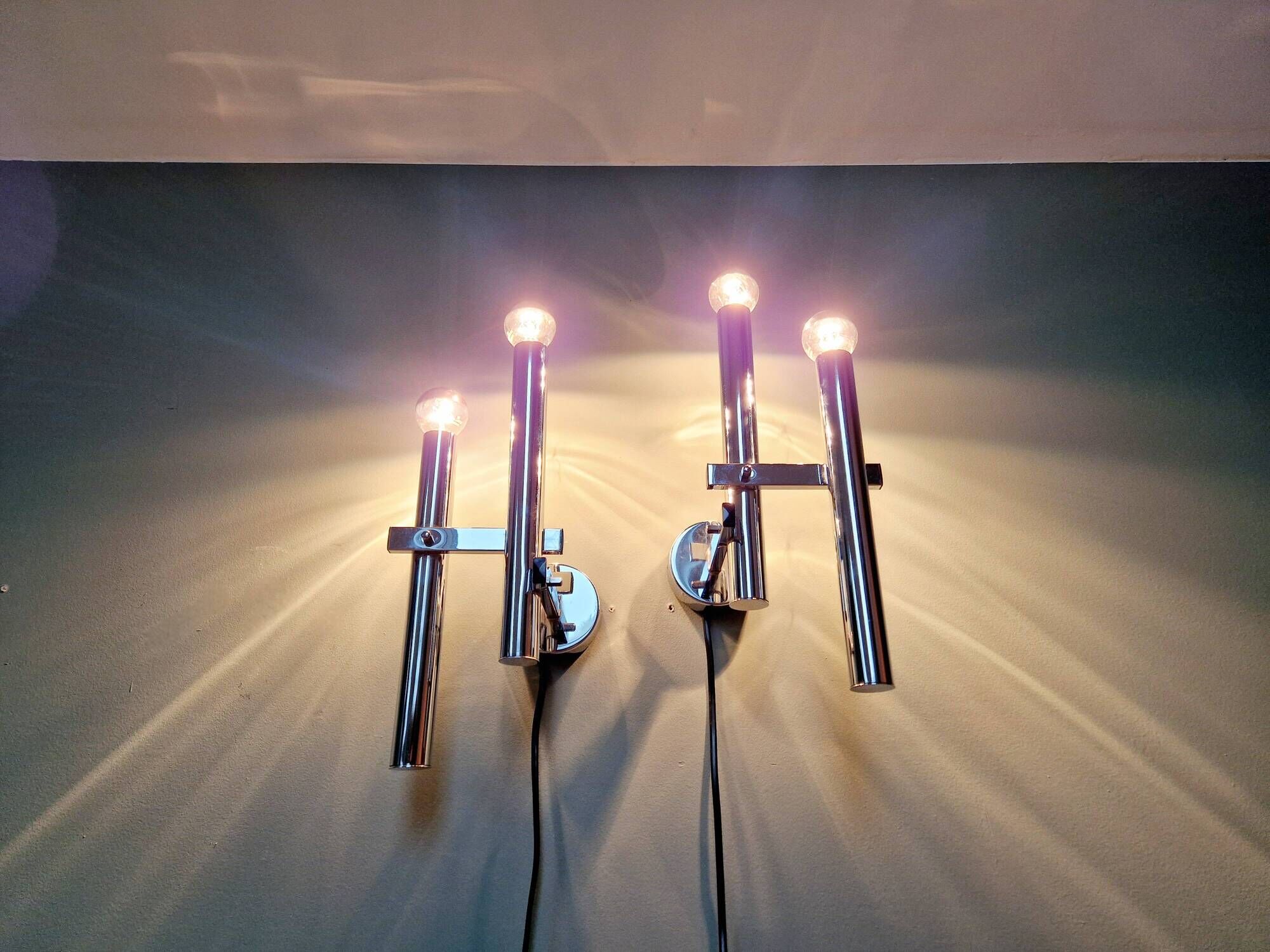 Pair of chromed metal wall lights, design Gaetano Sciolari, 1970s