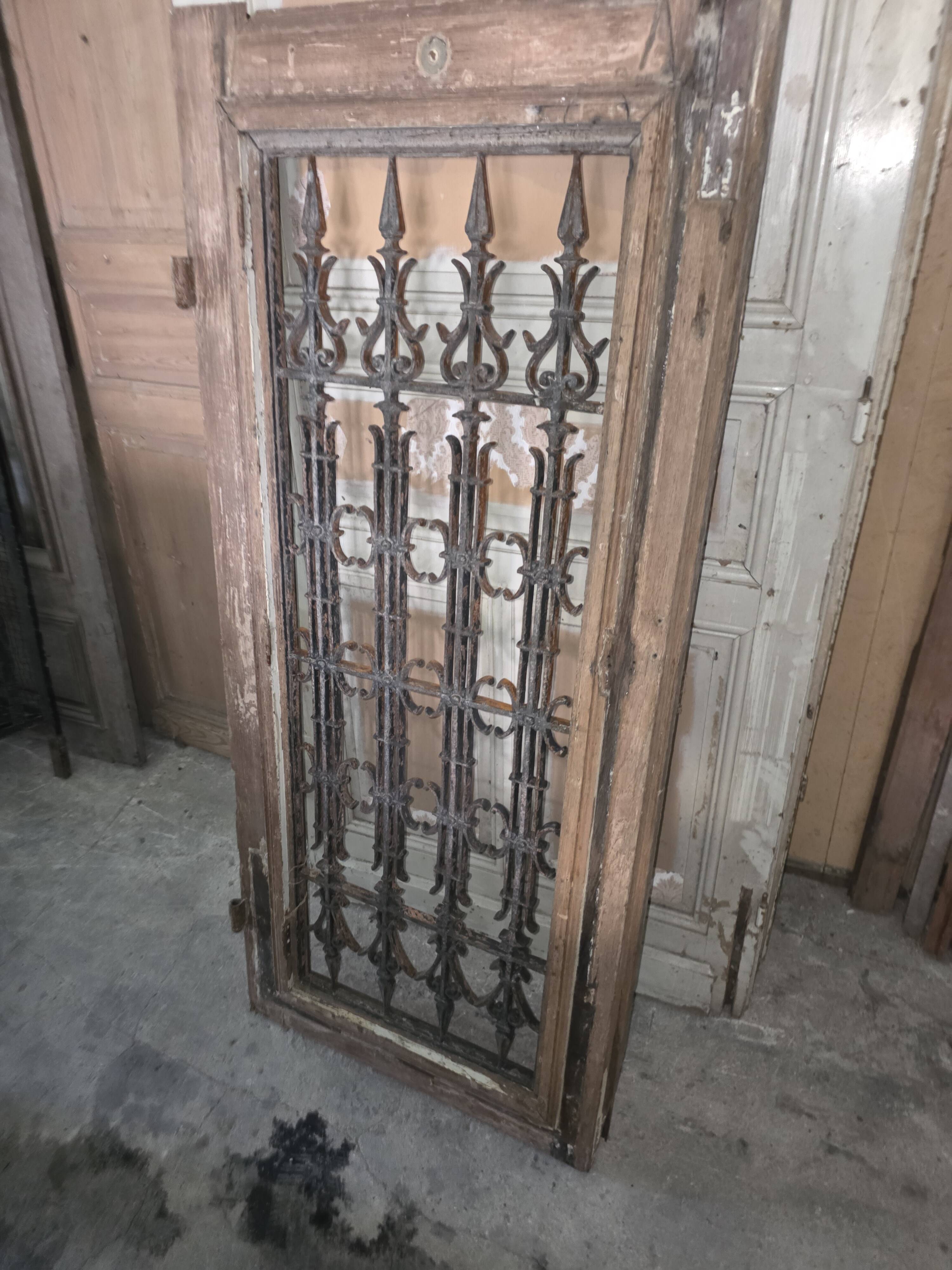 Grille de porte en fonte xixème