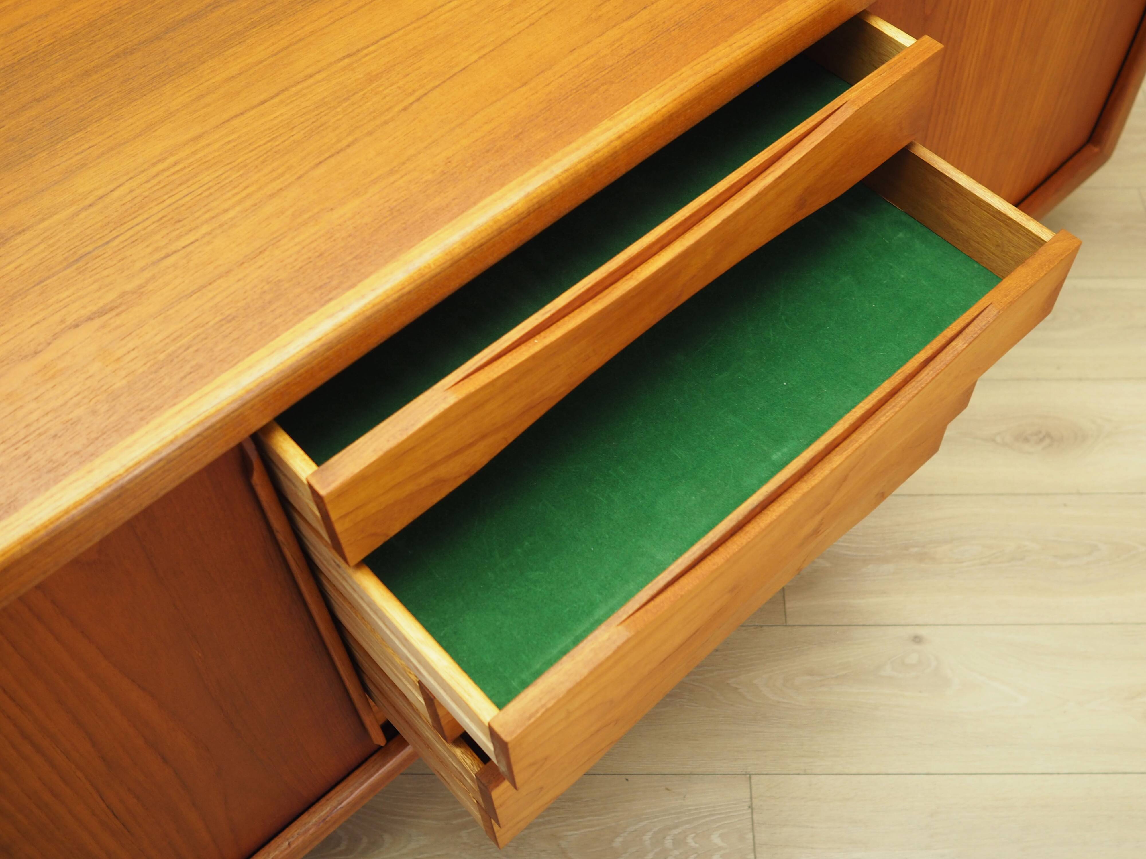 Buffet en teck, design danois, années 1970, fabricant : Dyrlund