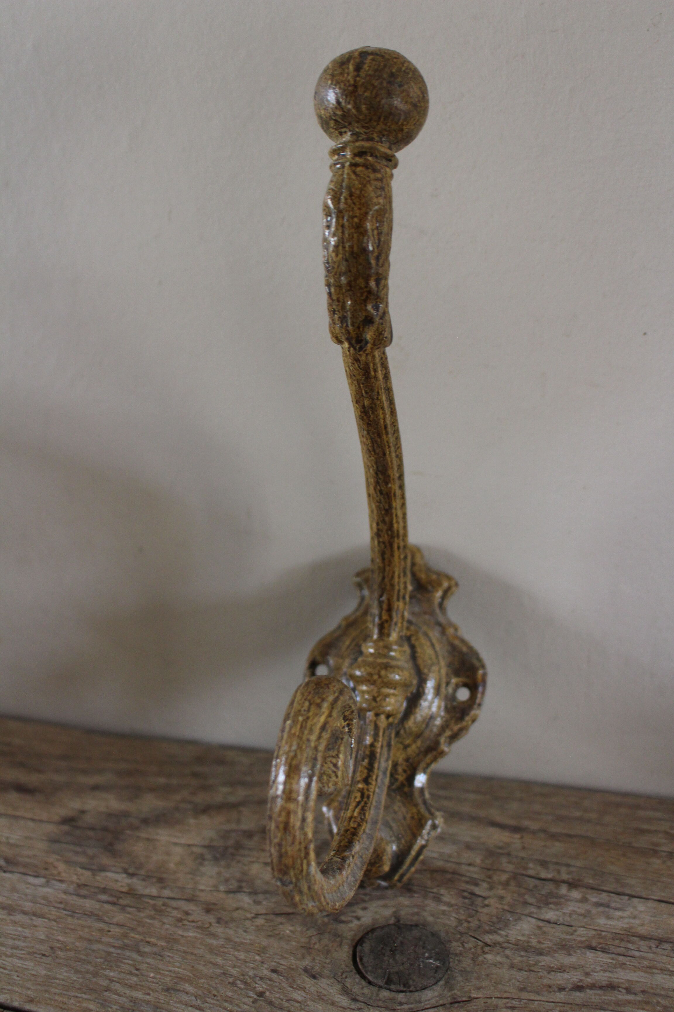 Coat rack metal rocaille hook round hook