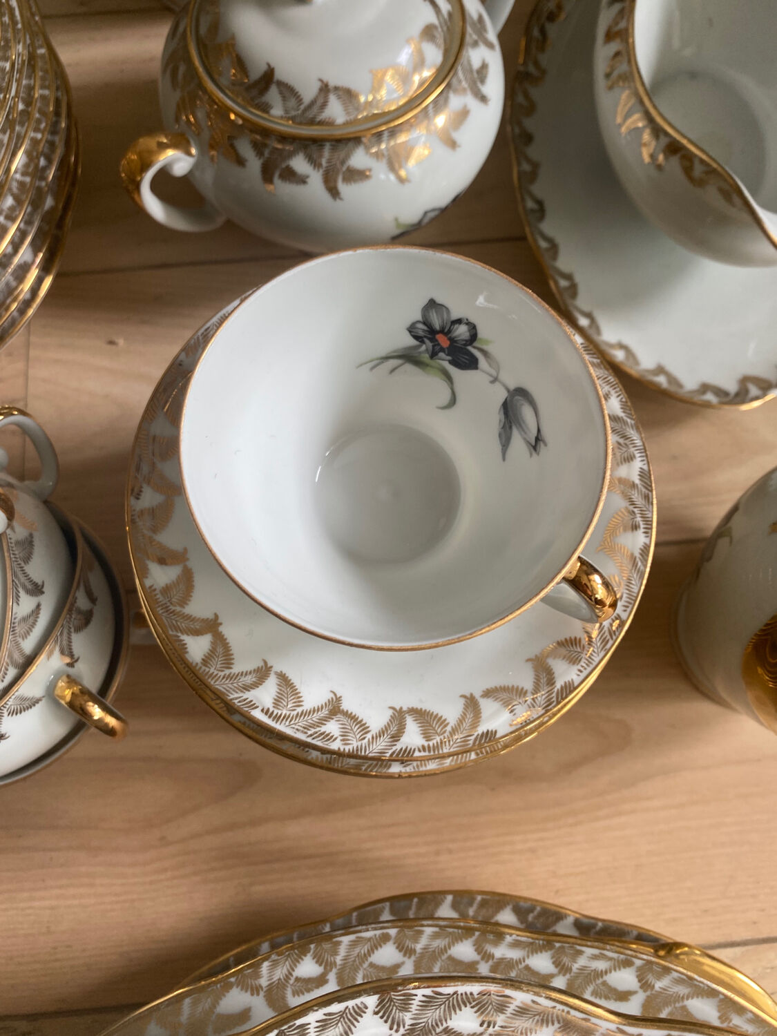 Porcelain - 79-piece dinner service