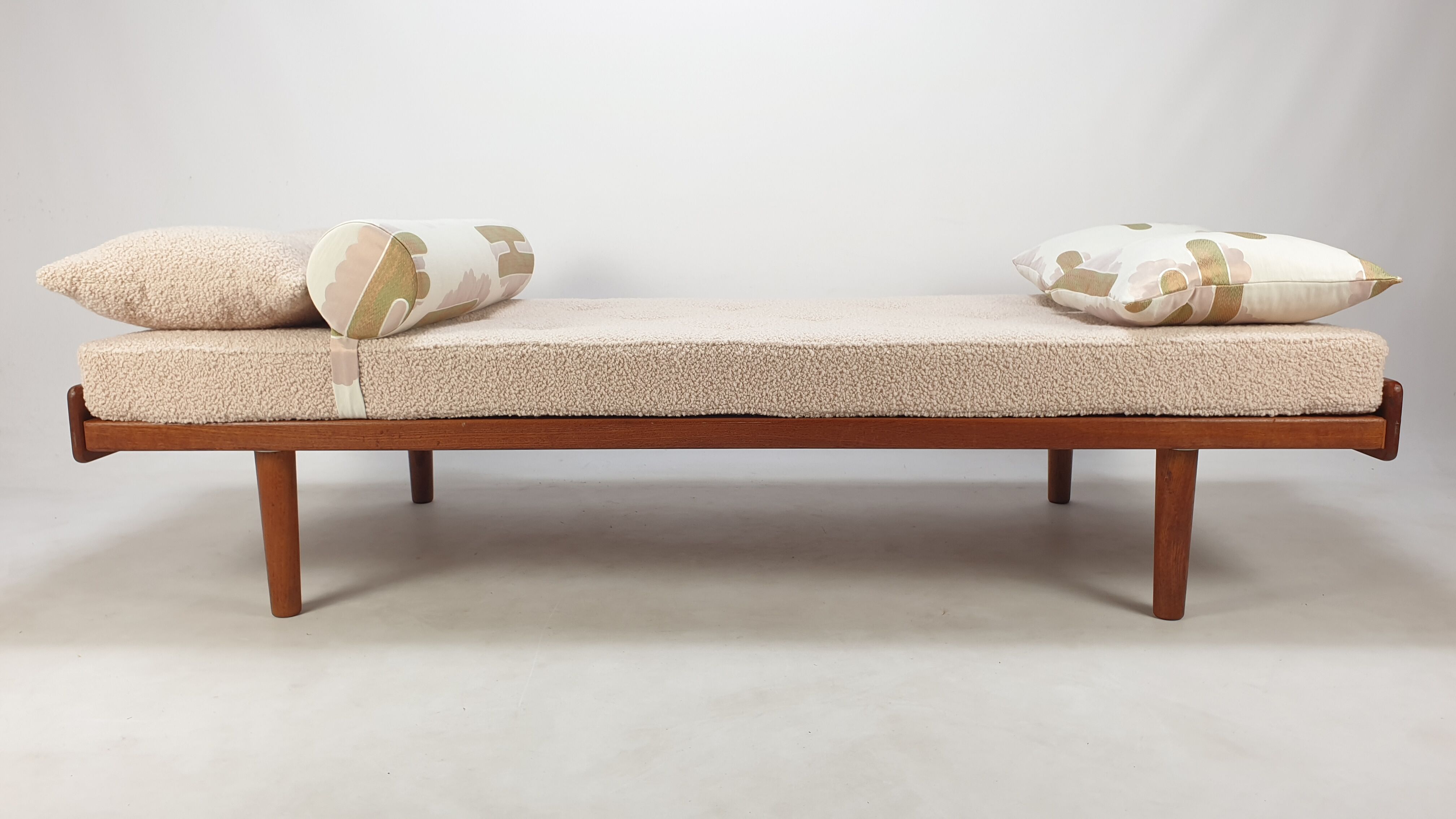 Mid-century teak daybed, 1960s