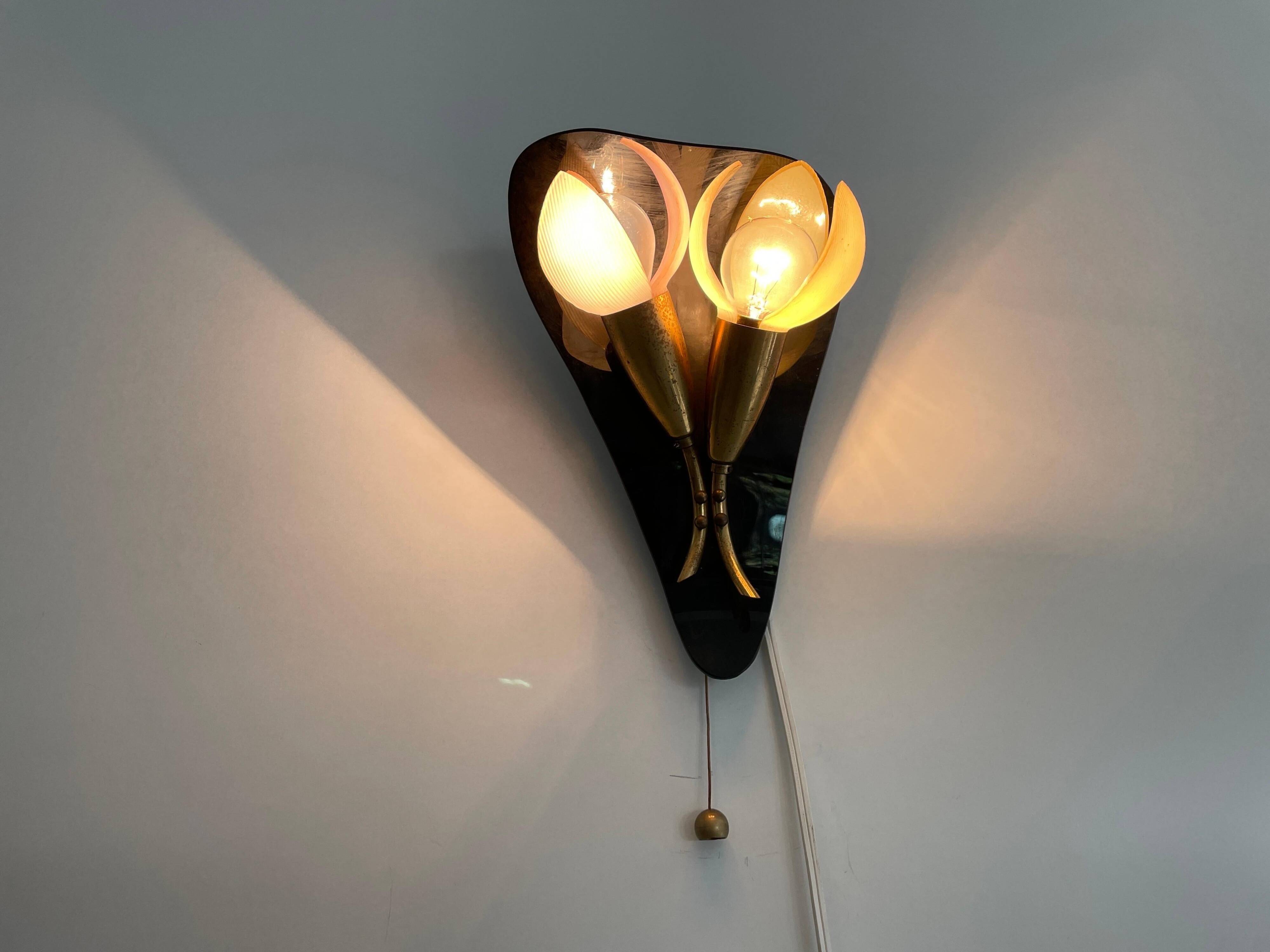Simple plexiglass and brass wall light, Flower Design, mid-century by Geru, 1960s, Germany.