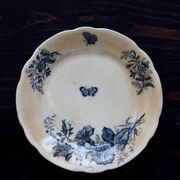 Antique flat plates, ironstone, Onnaing Nord - Floral and ribbon pattern.
